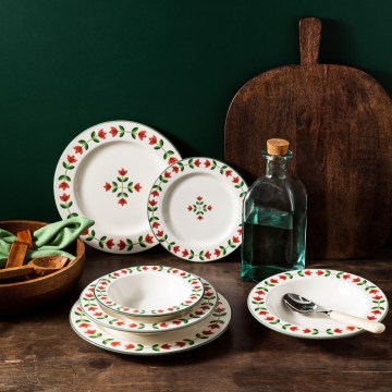 24-delni jedilni set iz porcelana — na voljo v beli, rdeči ali zeleni barvi