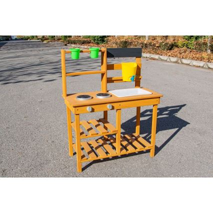 2Kids Toys - Lesena vrtna kuhinjica s pomivalnim koritom