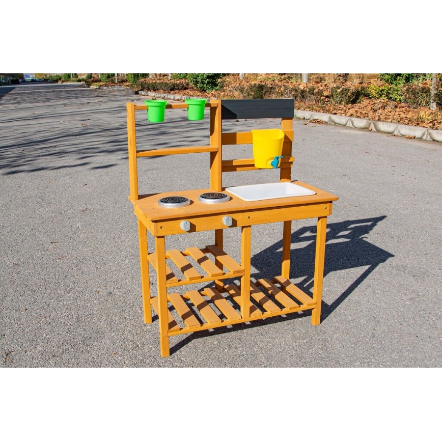 2Kids Toys - Lesena vrtna kuhinjica s pomivalnim koritom