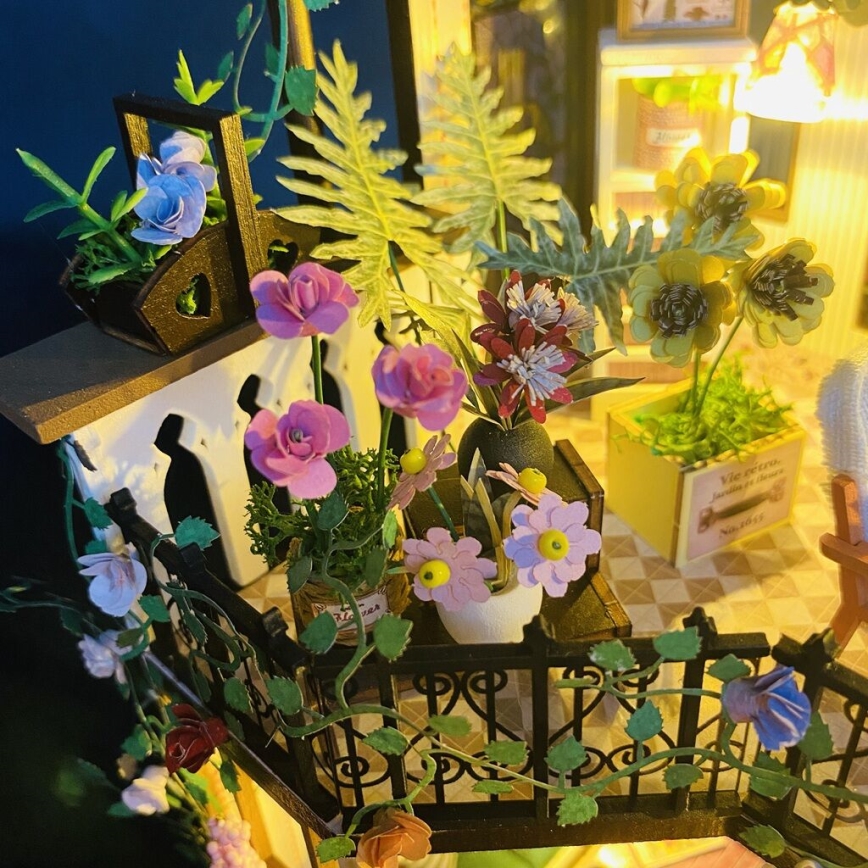 2Kids Toys - Miniatura hiške Darcyin cvetlični dom 2xAAA