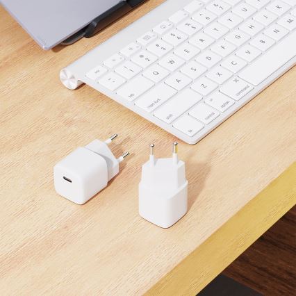 Adapter USB-C Power Delivery 20W/230V bela