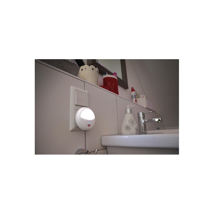 Brennenstuhl - LED Orientacijska svetilka v vtičnico s senzorjem LED/0,85W/230V