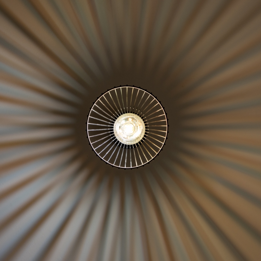 Brilagi - viseči LED lestenec na kablu CERIA WIRE 1xE27/40W/230V, premer 21 cm, črna