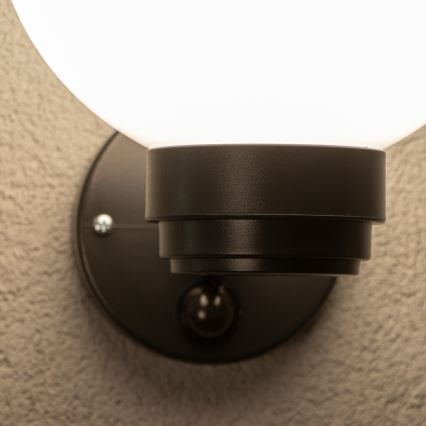 Brilagi - Zunanja stenska svetilka s senzorjem gibanja HARBOR 1xE27/40W/230V IP33 antracitna/bela