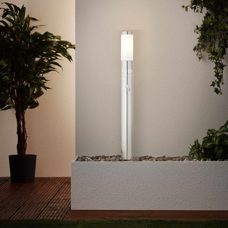 Brilliant - LED Zunanja svetilka s senzorjem LEIGH LED/0,9W/230V + 1xE27/11W 80 cm IP44 sijajni krom