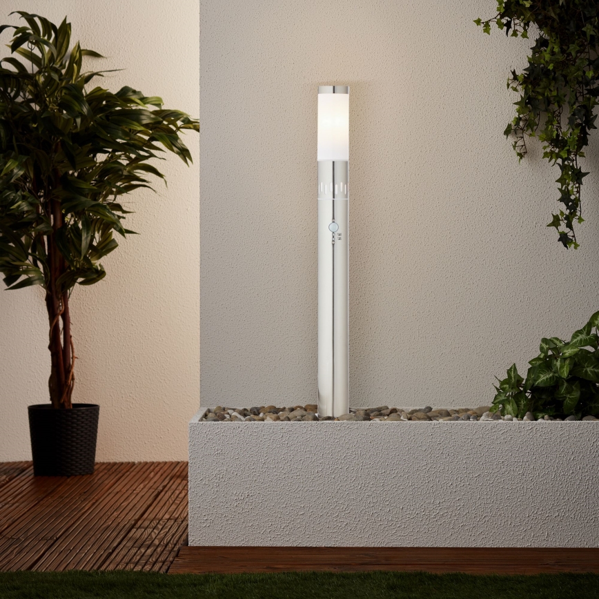 Brilliant - LED Zunanja svetilka s senzorjem LEIGH LED/0,9W/230V + 1xE27/11W 80 cm IP44 sijajni krom