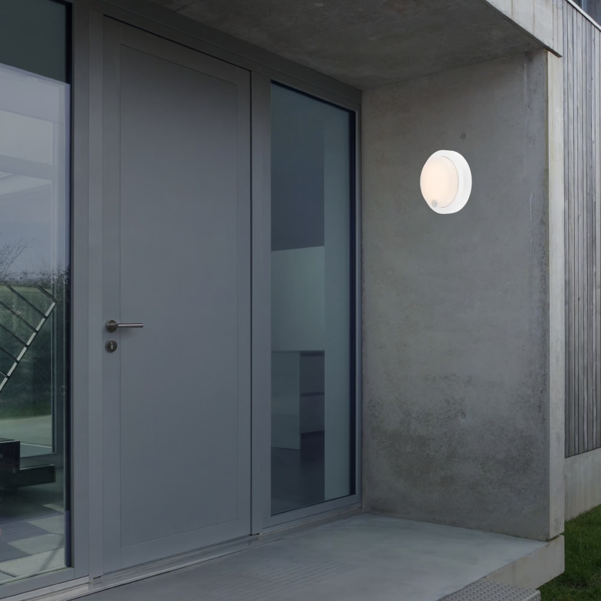 Brilo - LED polnilna zunanja stenska svetilka s senzorjem LED/4W/5V 4400 mAh IP44 bela