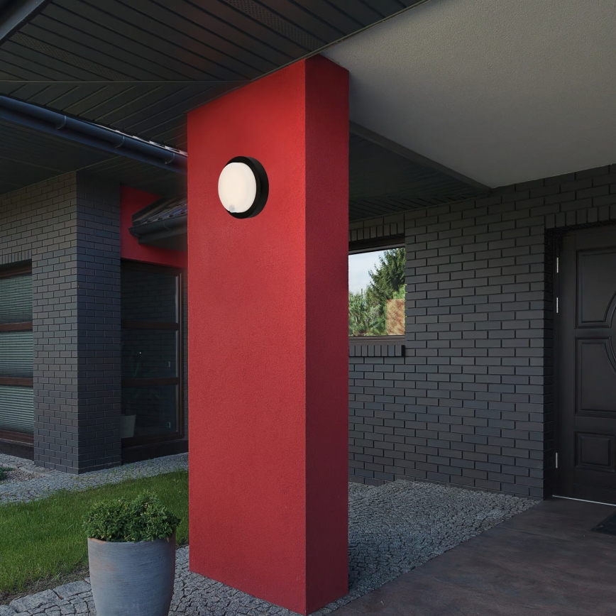 Brilo - LED polnilna zunanja stenska svetilka s senzorjem LED/4W/5V 4400 mAh IP44 črna