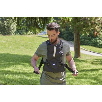 Chicco - Nahrbtnik za otroka EASY FIT črna