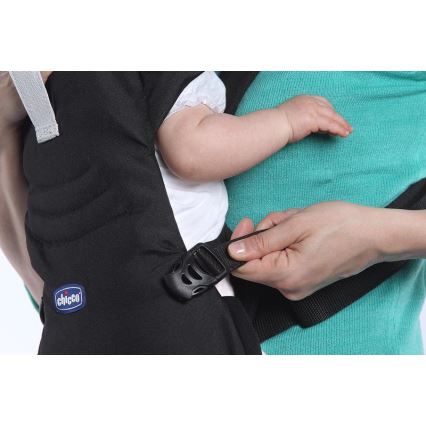 Chicco - Nahrbtnik za otroka EASY FIT črna