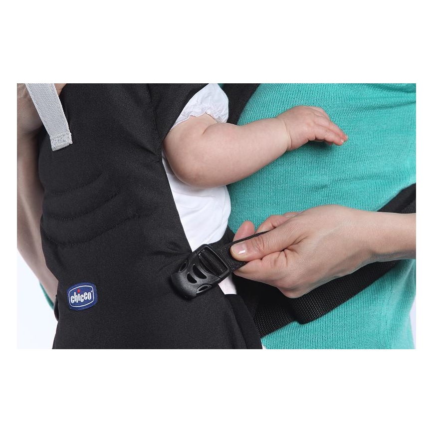 Chicco - Nahrbtnik za otroka EASY FIT črna