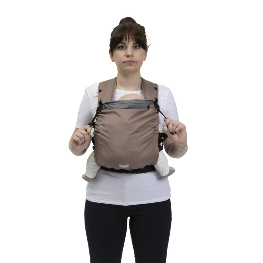 Chicco - Nahrbtnik za otroka SKIN FIT rjava