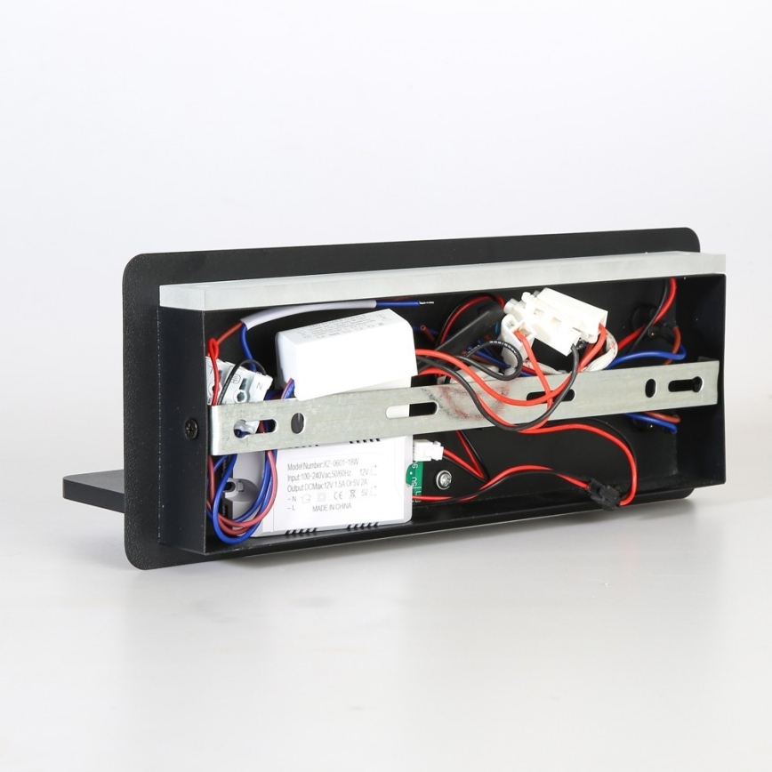 Immax 08287L - LED Stenski reflektor s polico, USB priključkom in brezžičnim polnjenjem Be PREPARE LED/3W/230V + LED/3W črna