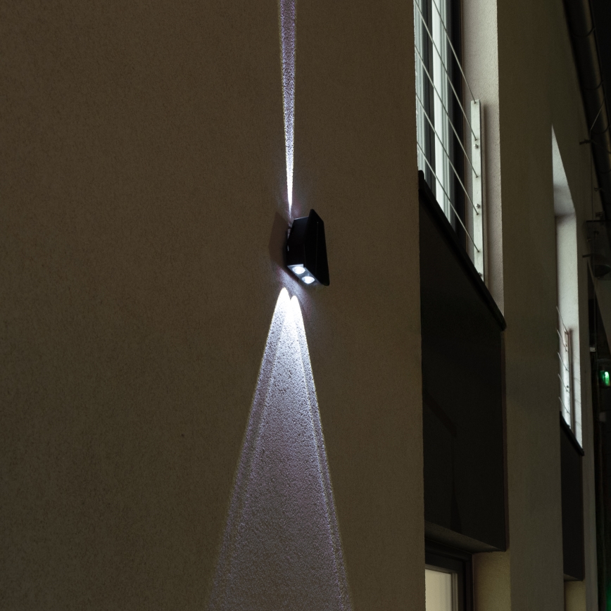 LED Solarna stenska svetilka s senzorjem LED/2W/5V IP54 1300 mAh
