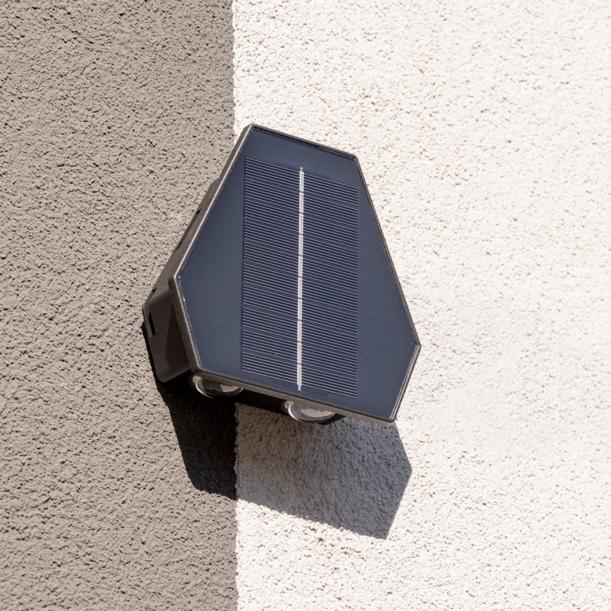 LED Solarna stenska svetilka s senzorjem LED/2W/5V IP54 1300 mAh
