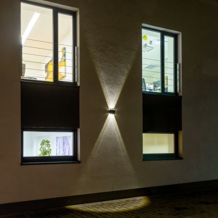 LED Solarna stenska svetilka s senzorjem LED/2W/5V IP54 1300 mAh