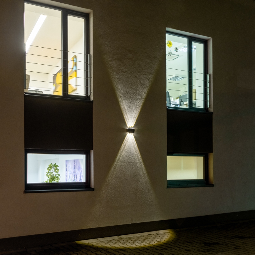 LED Solarna stenska svetilka s senzorjem LED/2W/5V IP54 1300 mAh