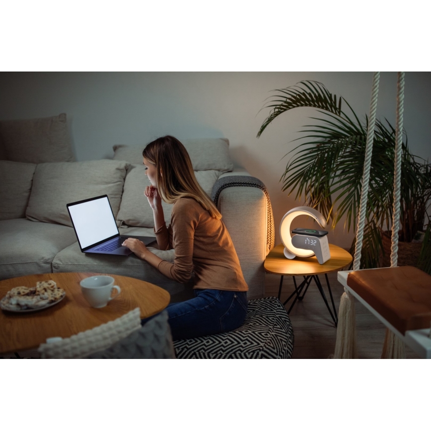 LED RGB Zatemnitvena namizna svetilka z budilka in Qi polnjenje 30W/230V srebrna