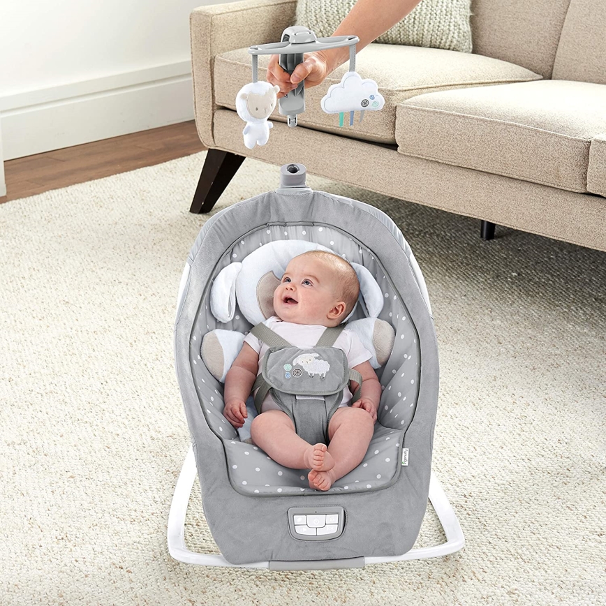 Ingenuity - Otroški ležalnik z melodijo CUDDLE LAMB 3xLR14