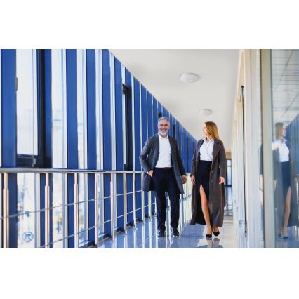 LED stropna svetilka s senzorjema gibanja in mraka FOGLER LED/17W/230V premer 33 cm