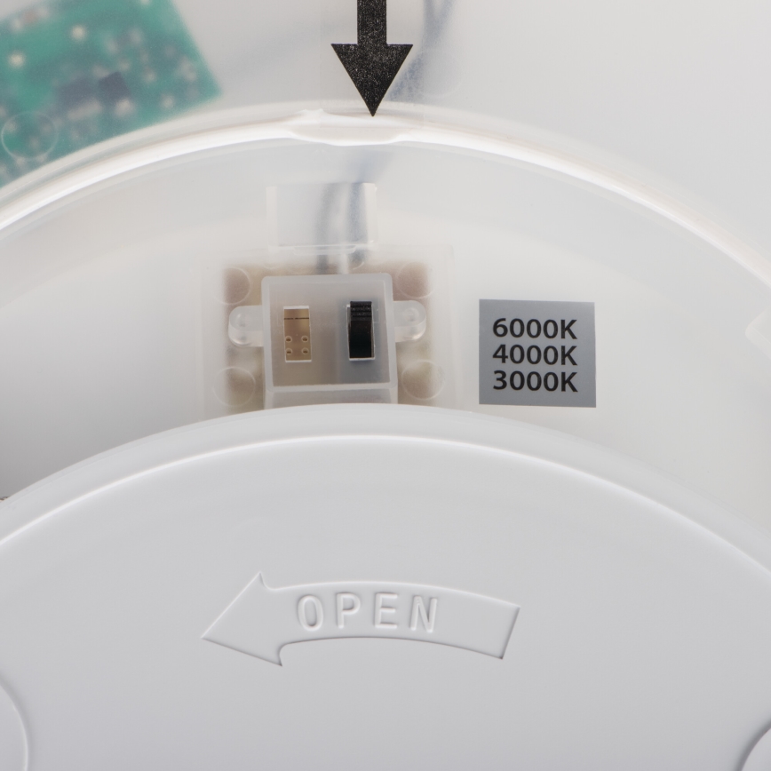 LED stropno svetilo AZPO LED/11,8W/230V 3000/4000/6000K premer 22,5 cm IP54 belo