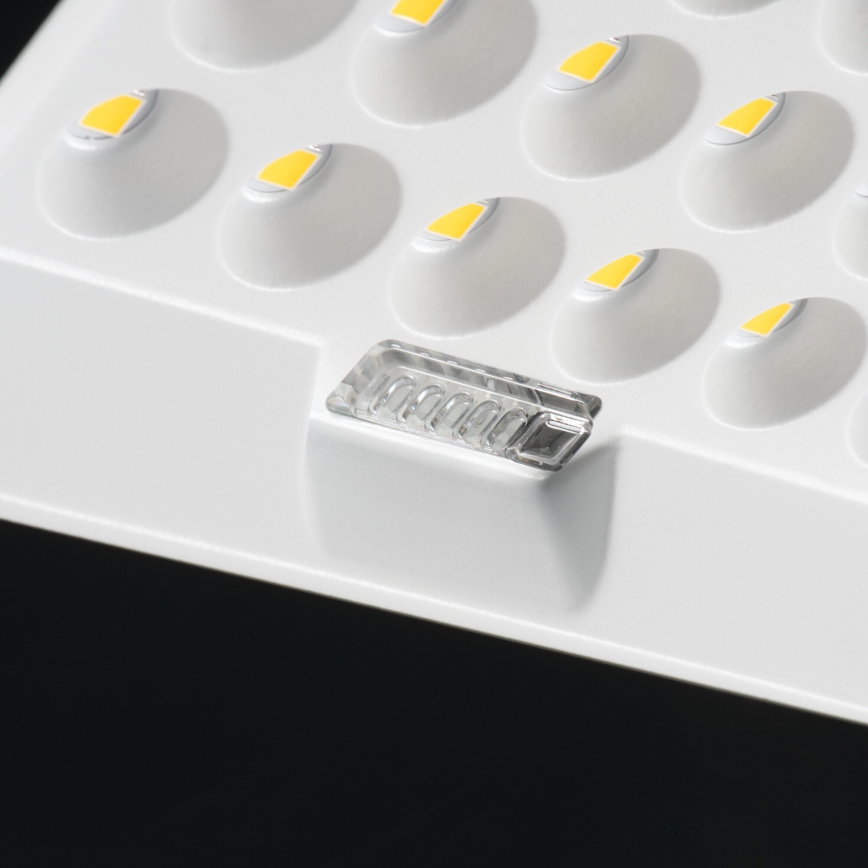 LED Zatemnitveni reflektor s solarnim panelom in senzorjem mraka LED/15W/15000 mAh 3,2V IP65 + Daljinski upravljalnik
