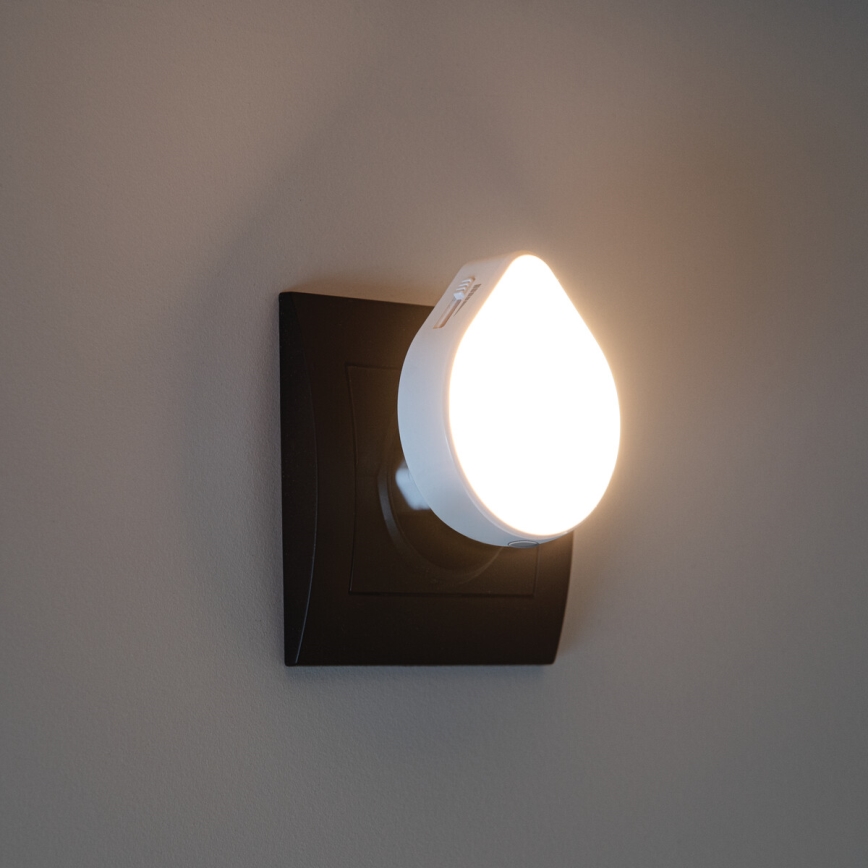 Kanlux 37396 - LED Zatemnitven orientacija svetel s senzorjem za mrak za vtičnico ULOV LED/0,5W/230V bela
