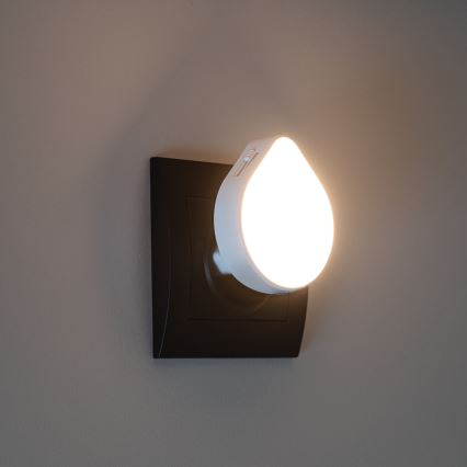 LED orientacijska svetilka z možnostjo zatemnitve in z senzorjem za mrak za vtičnico ULOV LED/0,5W/230V bela