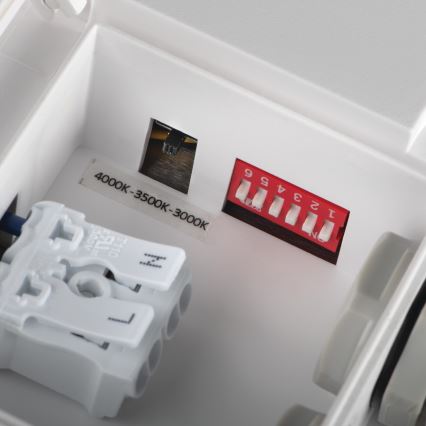 LED Zunanja stropna svetilka s senzorjem gibanja BENO LED/12/18W/230V 3000/3500/4000K IP65 bela kvadraten