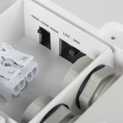 LED Zunanja stropna svetilka BENO LED/12/18W/230V 3000/3500/4000K IP65 bela kvadraten