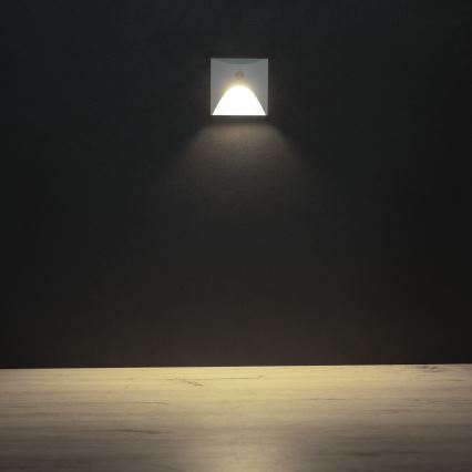 LED stopniščno svetilo s senzorjem gibanja in mraka EXIN LED/2,5W/230V 4000K IP65 belo kvadratno