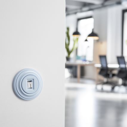 Kliklap - retro podatkovna vtičnica z modrim okvirjem