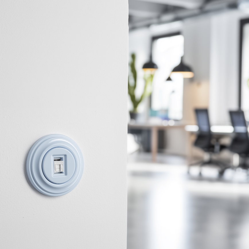 Kliklap - retro podatkovna vtičnica z modrim okvirjem