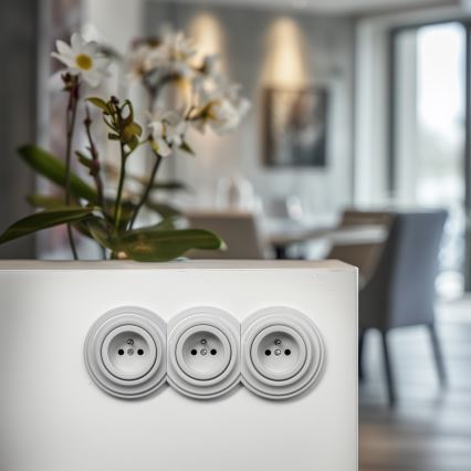 Kliklap - Trojna retro domača vtičnica z okvirjem 230V, keramična, bela