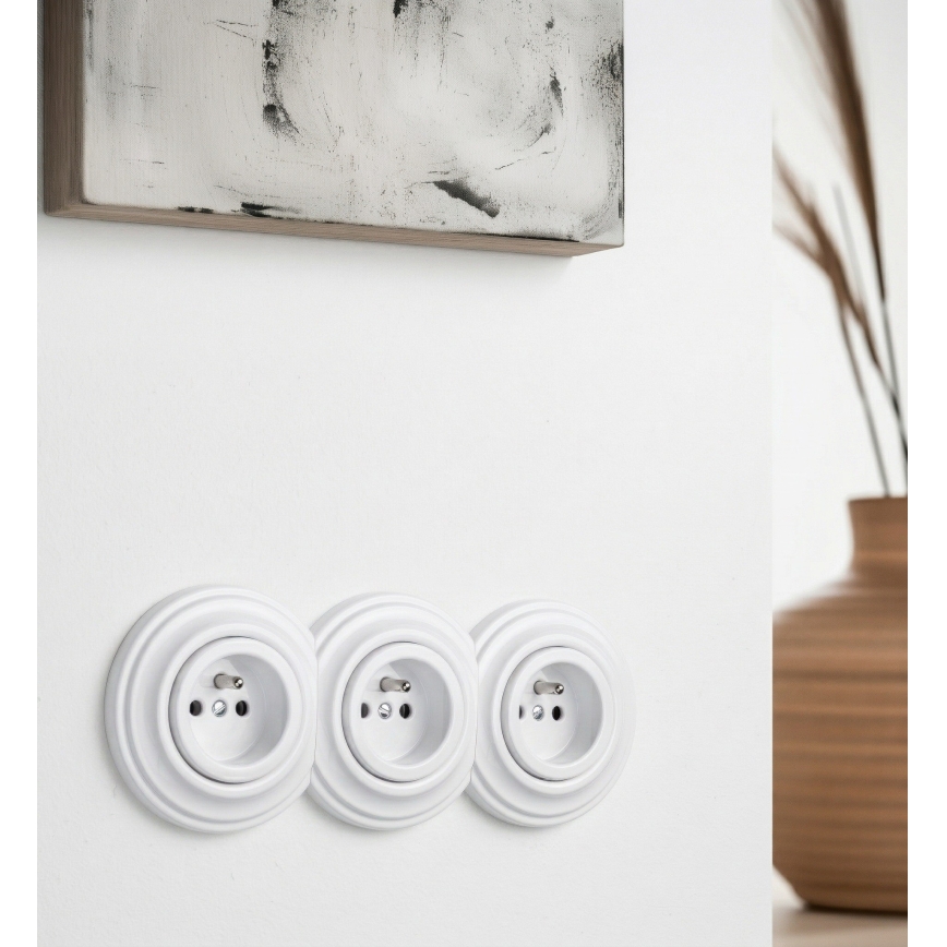 Kliklap - Trojna retro stenska vtičnica z okvirjem 230V snežno bela