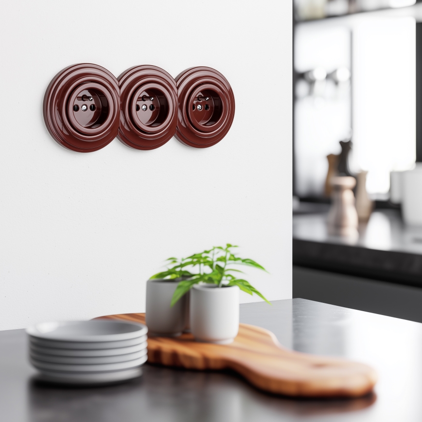 Kliklap - Trojna retro vtičnica z okvirjem, 230 V, rjava