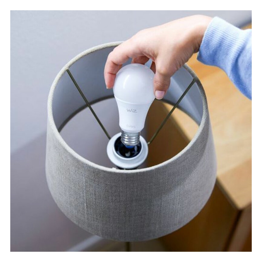 Komplet 2x LED zatemnjevalnih žarnic A60 E27/9W/230V 2700K Wi-Fi + daljinski upravljalnik - WiZ