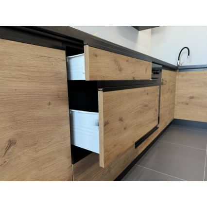 Kuhinjski blok MARINA 240 cm, hrast craft/črna v visokem sijaju