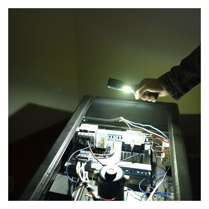 LED Baterijska svetilka LED/5W/3xAAA