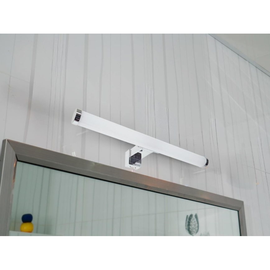 LED kopalniška osvetlitev za ogledalo LED/8W/230V 30 cm IP44 sijajni krom