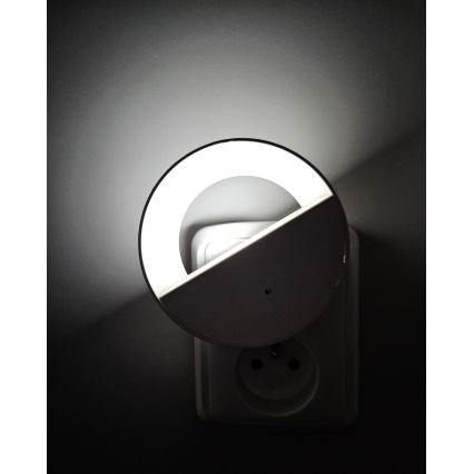LED Nočna luč s senzorjem za mrak LED/0,5W/230V bela
