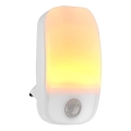 LED Orientacijska svetilka za vtičnico z motion in dusk senzor LED/0,55W/230V bela
