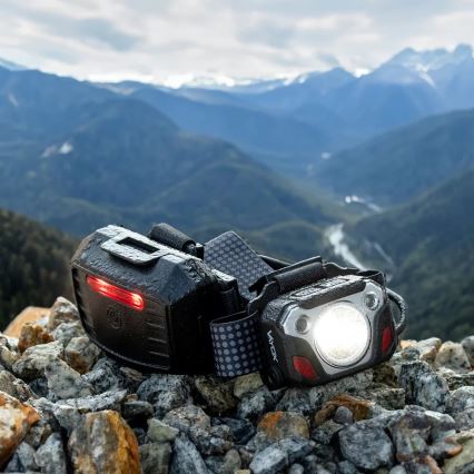 LED Zatemnitvena polnilna naglavna svetilka s senzorjem s funkcijo power bank in rdeča luč LED/10W/5V IP44 1200 sijajni 4000 mAh