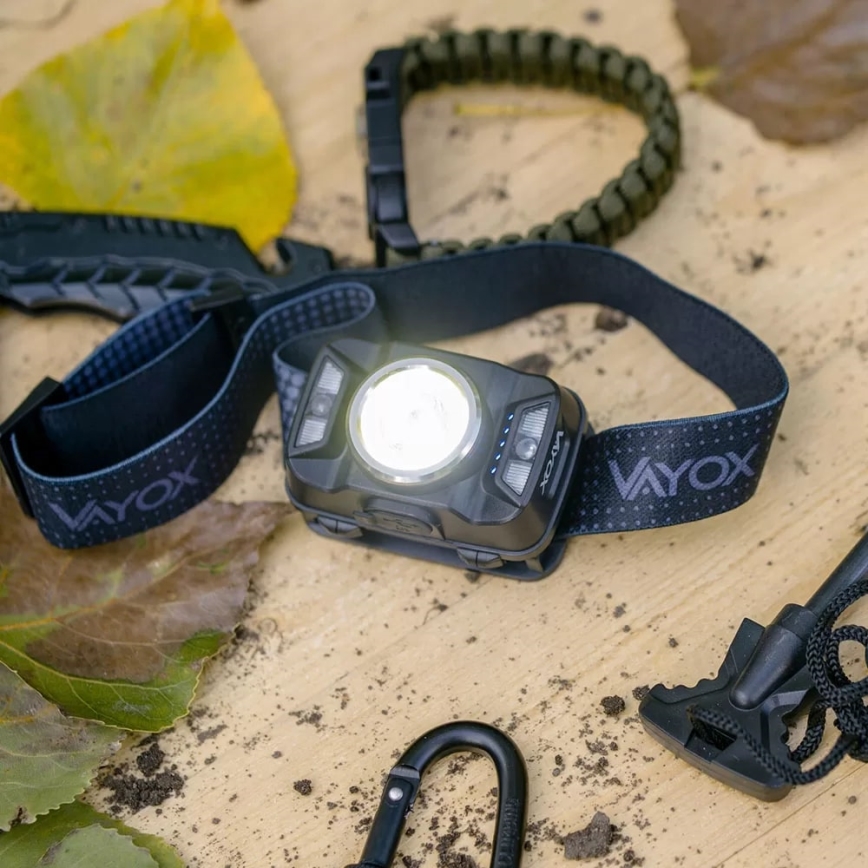 LED Zatemnitvena polnilna naglavna svetilka s senzorjem in rdeča luč LED/15W/5V IP66 430 sijajni 1800 mAh