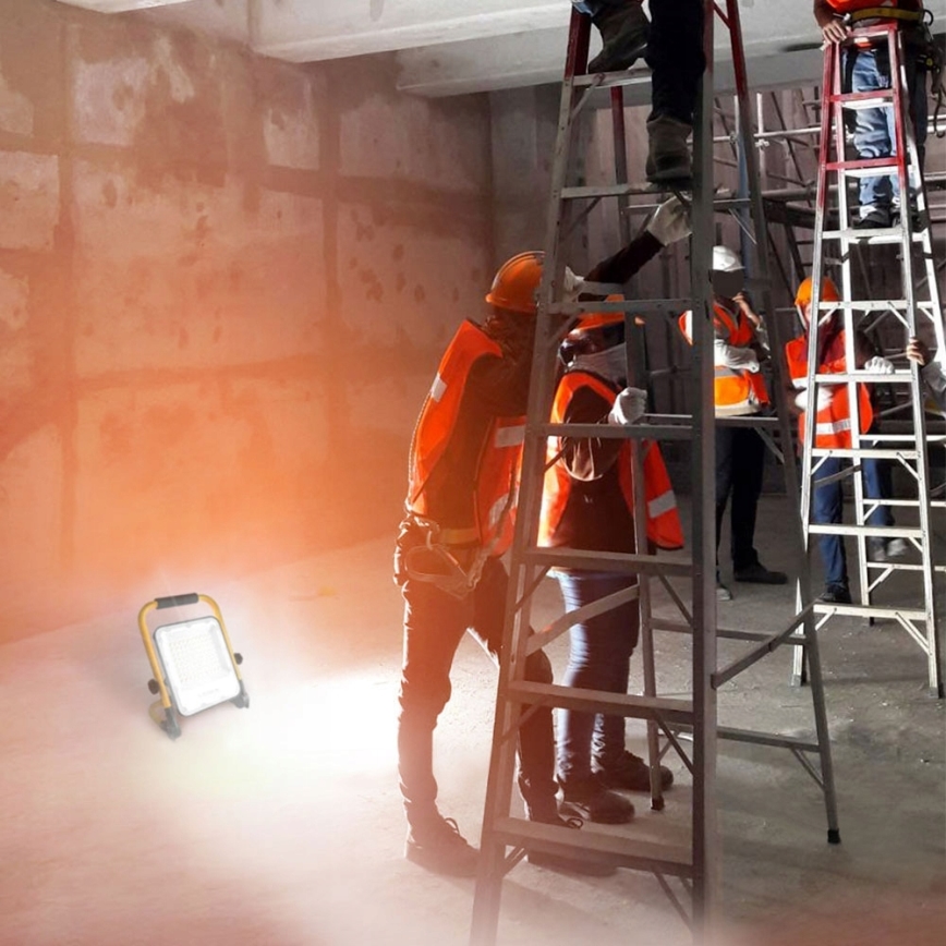 LED polnilni reflektor s stojalom LED/100W/3,2V 4500K 15000 mAh IP65 oranžna