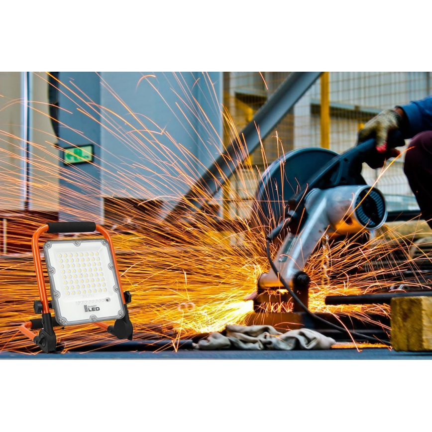 LED polnilni reflektor s stojalom LED/50W/3,2V 4500K 5000 mAh IP65 oranžna