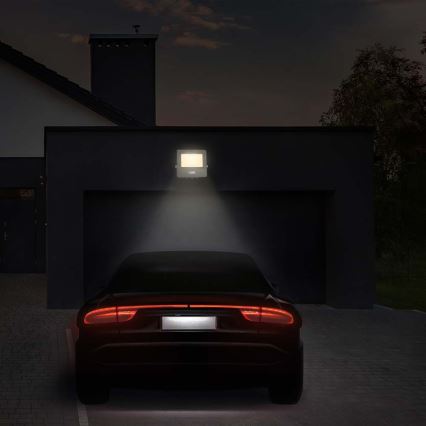 LED Reflektor s senzorjem LED/50W/230V 4000K IP65 bela