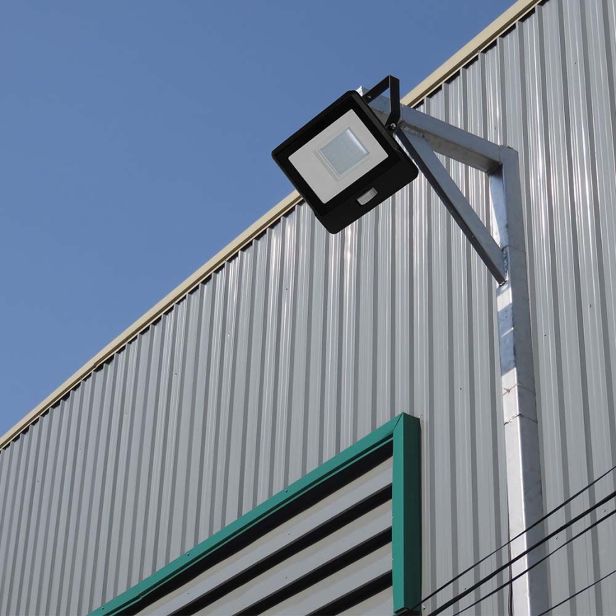LED Reflektor s senzorjem LED/50W/230V 4000K IP65 črna