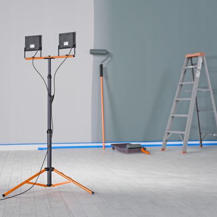 LED reflektor s stojalom 2xLED/50W/230V 4500K IP65 črna/oranžna
