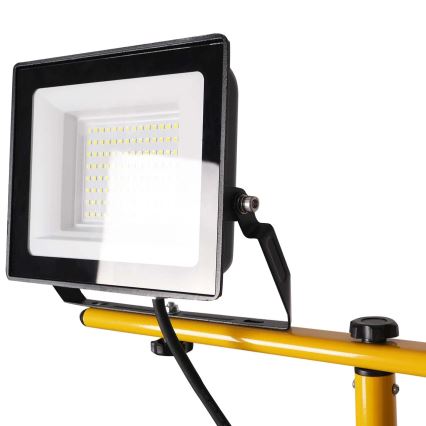 LED reflektor s stojalom 2xLED/50W/230V 6500K IP65 rumene barve